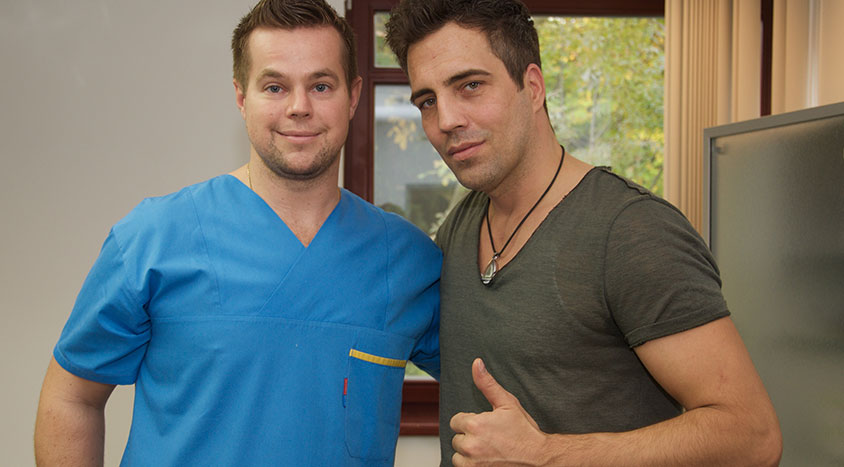 Schauspieler Alexander Sholti und Dr. Peter Toth von CosmoDent