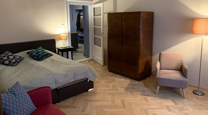 Kriszina Apartment in Budapest - Schlafzimmer mit Boxspring-Doppelbett