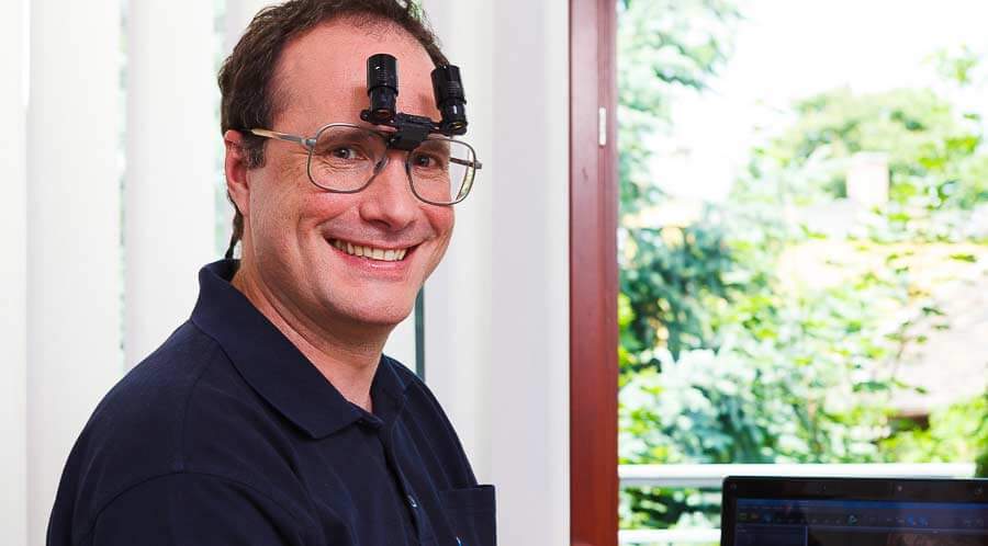 Dr. Ovari dirige la cinique